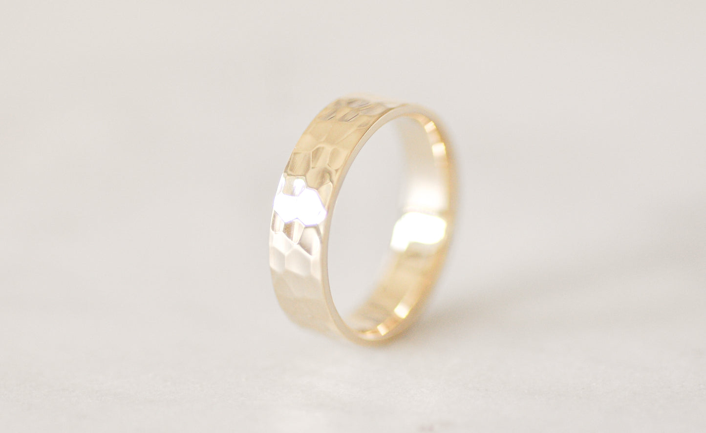10k Hammered Cigar Band