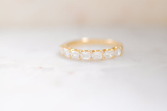 Emerald Horizontal Scalloped Band