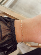 Load image into Gallery viewer, IV - Zapped Dainty Link
